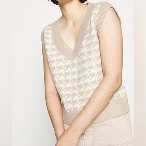Abercrombie & Fitch Houndstooth Sweater Vest